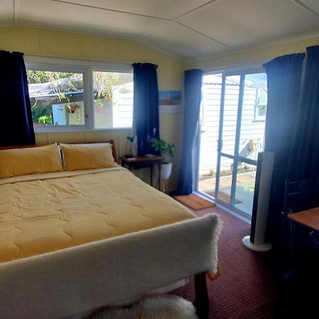 Waikanae Studio B&B Bagian luar foto